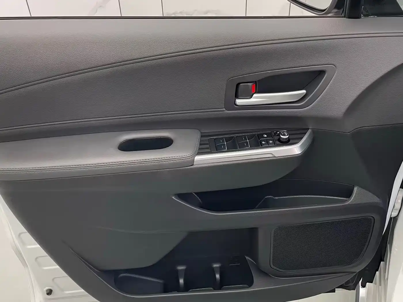 Toyota Sienna 2021 2.5L Hybrid Premium Edition фото 21