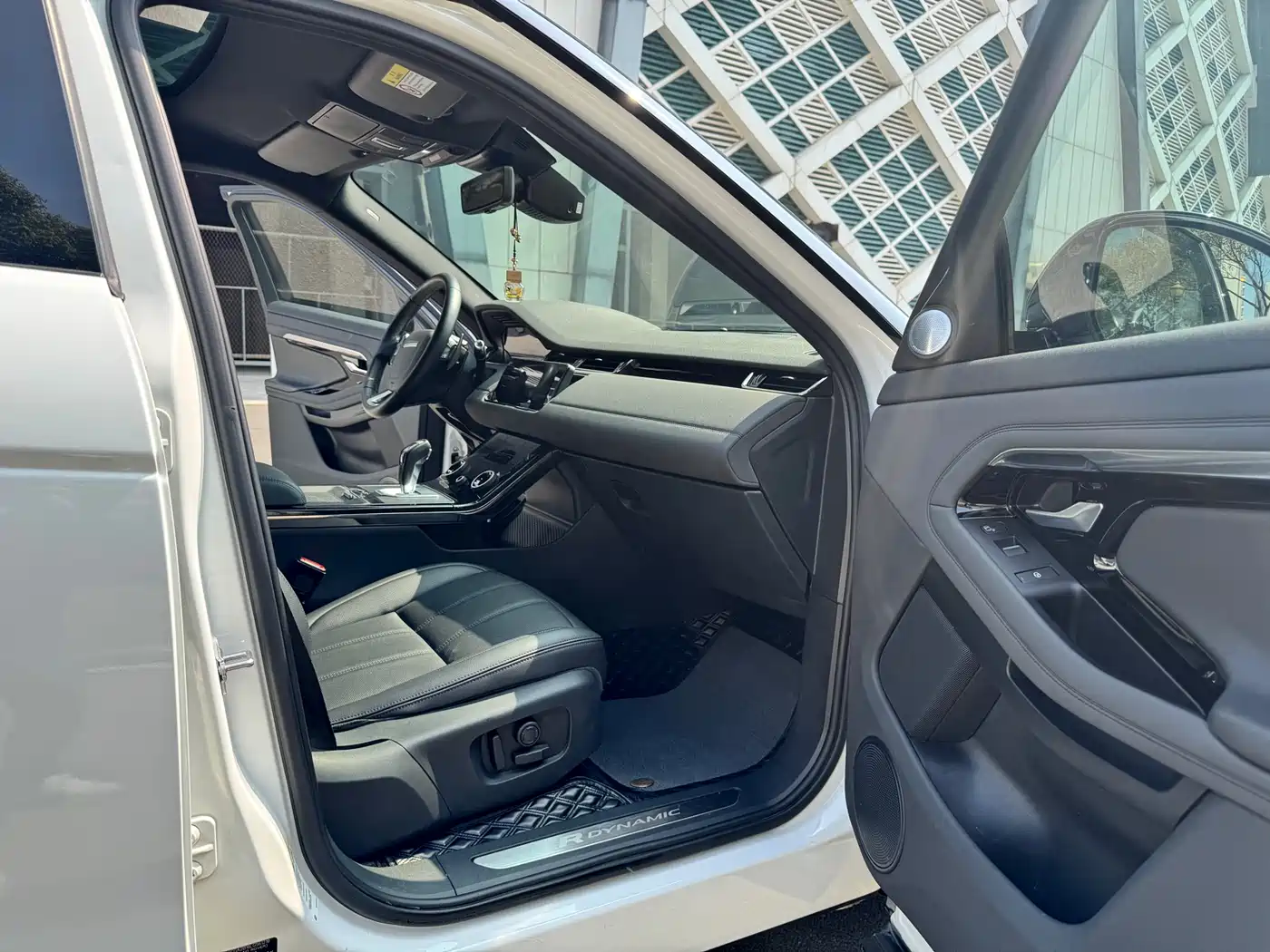 Land Rover Range Rover Evoque 2020 249PS R-DYNAMIC SE Sport Tech Edition фото 6