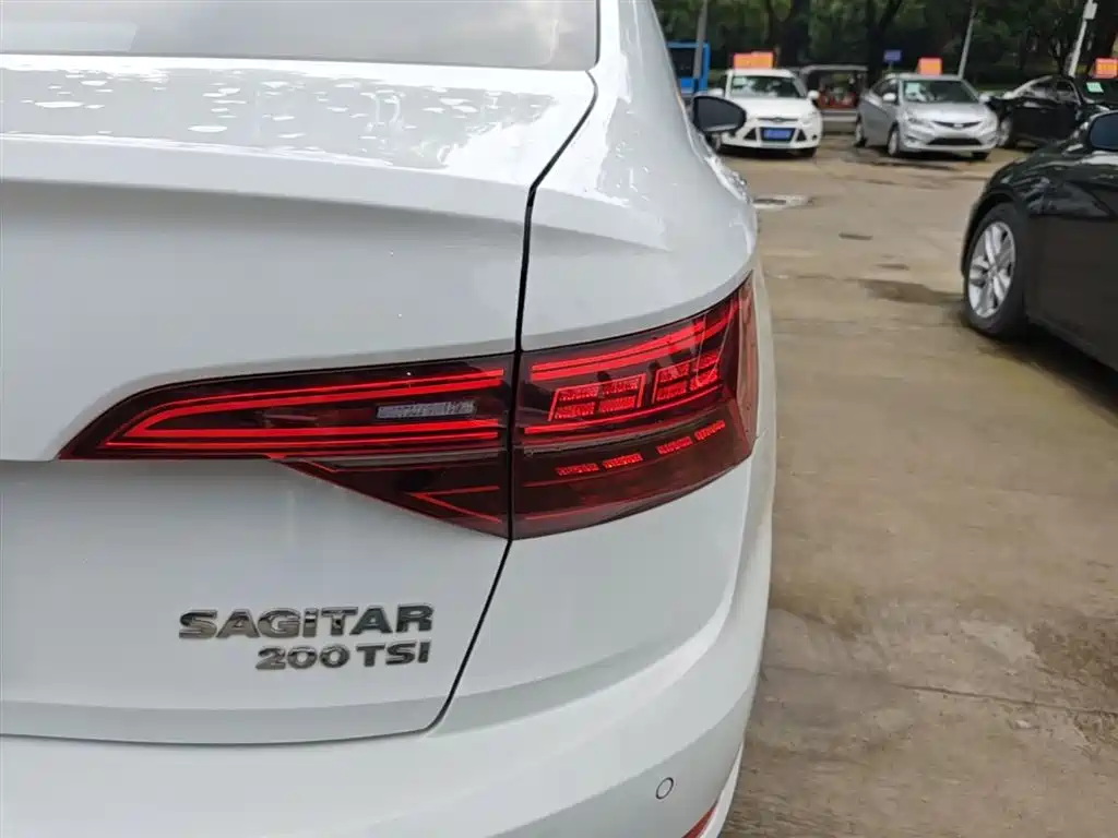 VOLKSWAGEN SAGITAR
