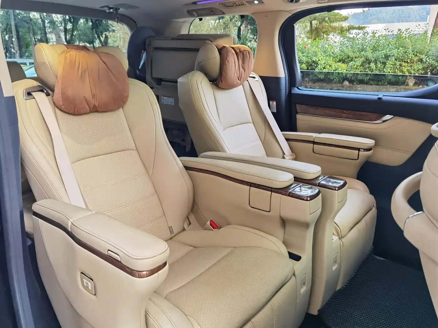 Toyota Alphard 2015 3.5L Premium Edition фото 18