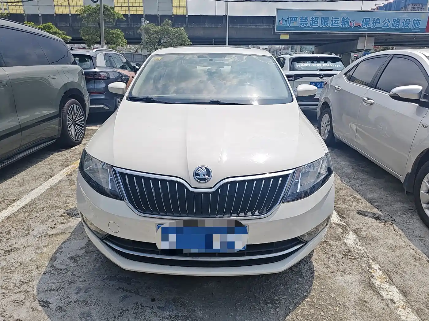 Škoda Rapid 2018 1.6L Automatic Comfort Edition фото 2