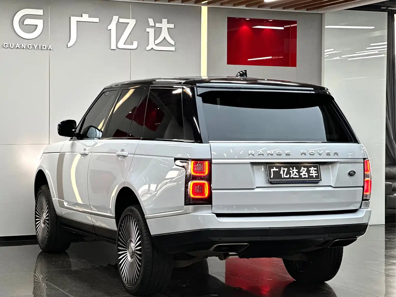 Фото 22 - Land Rover Range Rover