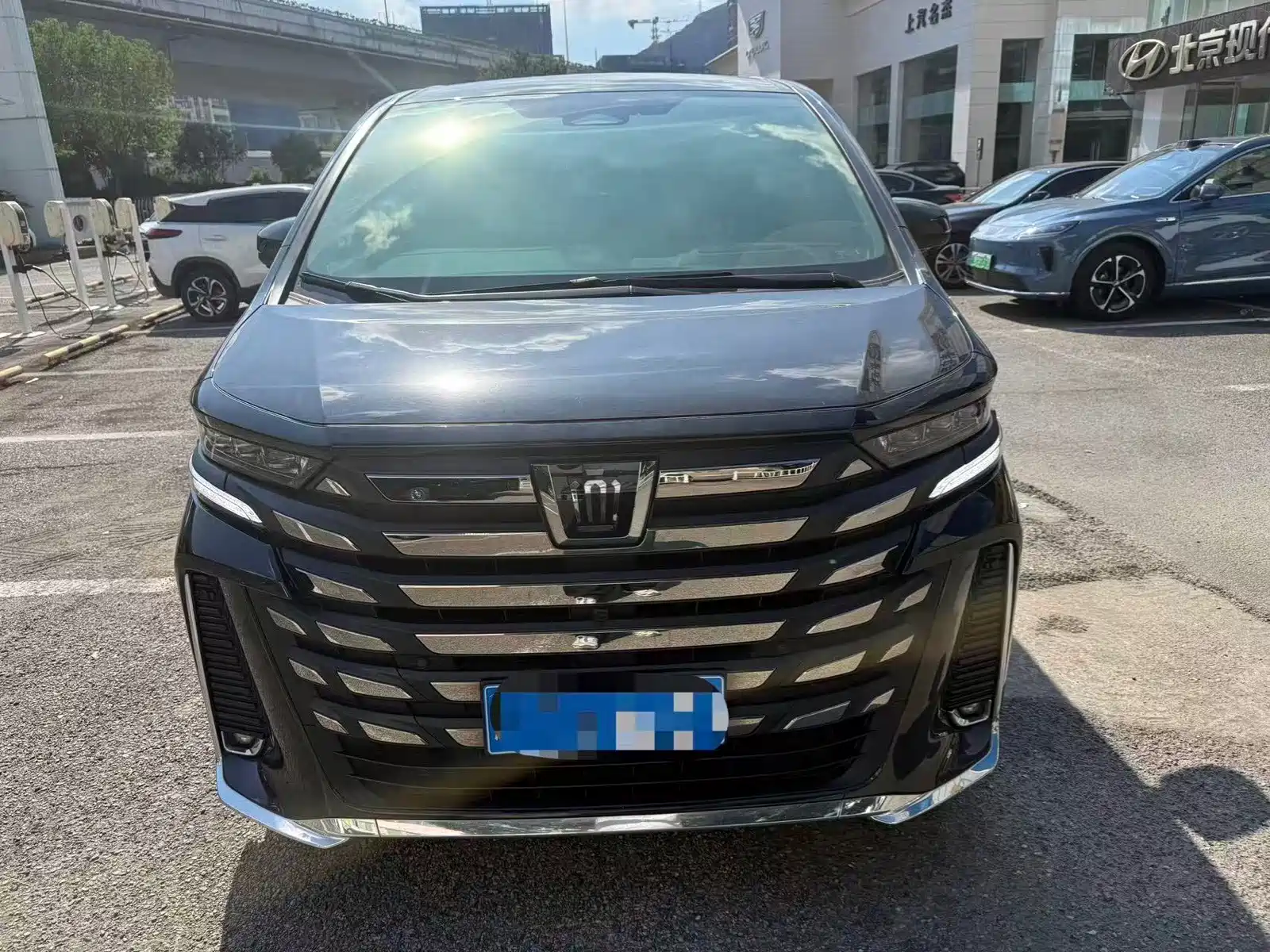 Фото 2 - Toyota Vellfire