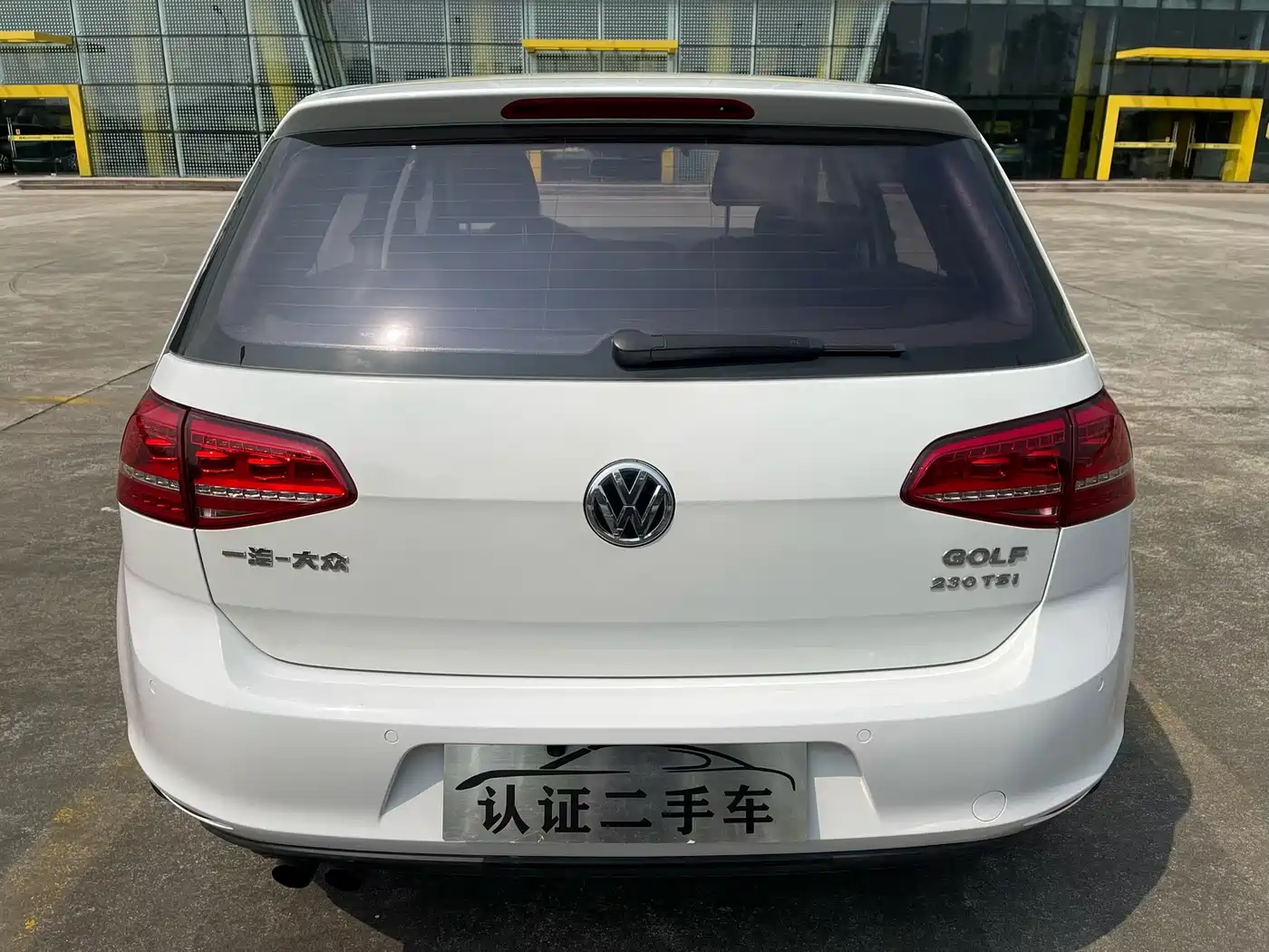 Photo 9 - Volkswagen Golf