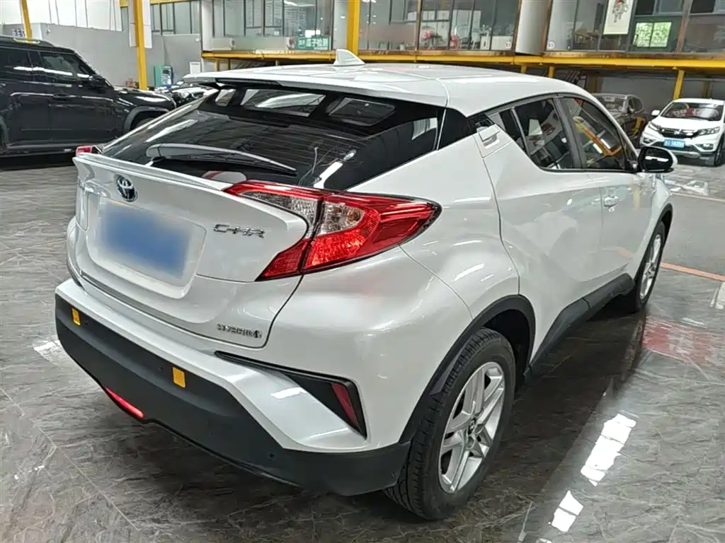 Toyota C-HR 2022 Hybrid 2.0L E-CVT Comfort Edition фото 7