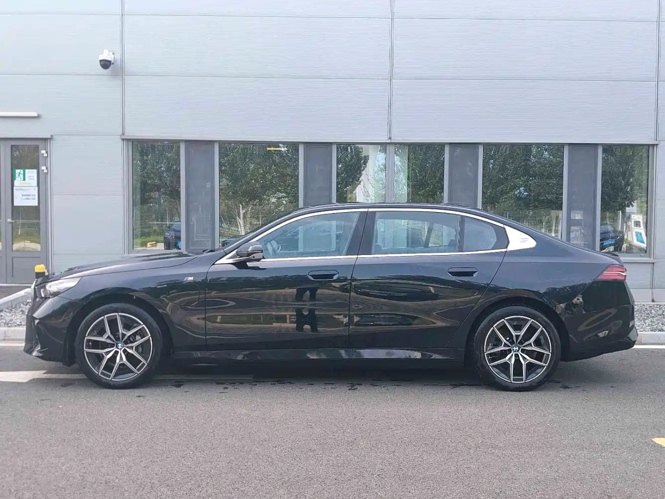 2025 BMW i5