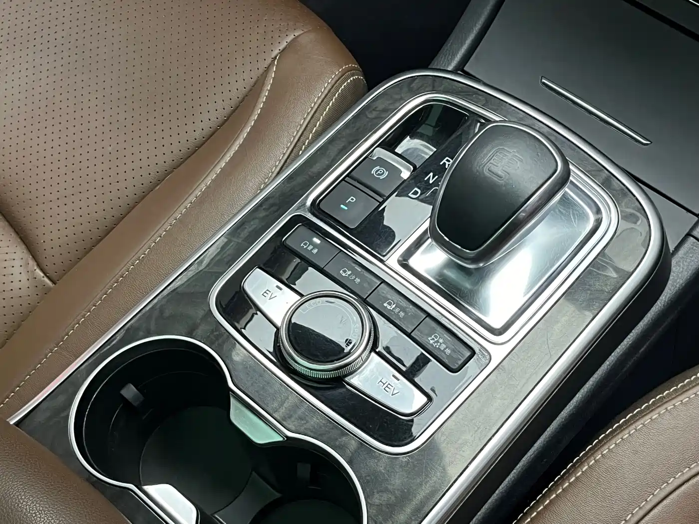 BYD Tang New Energy 2015 2.0T 4WD Flagship фото 19