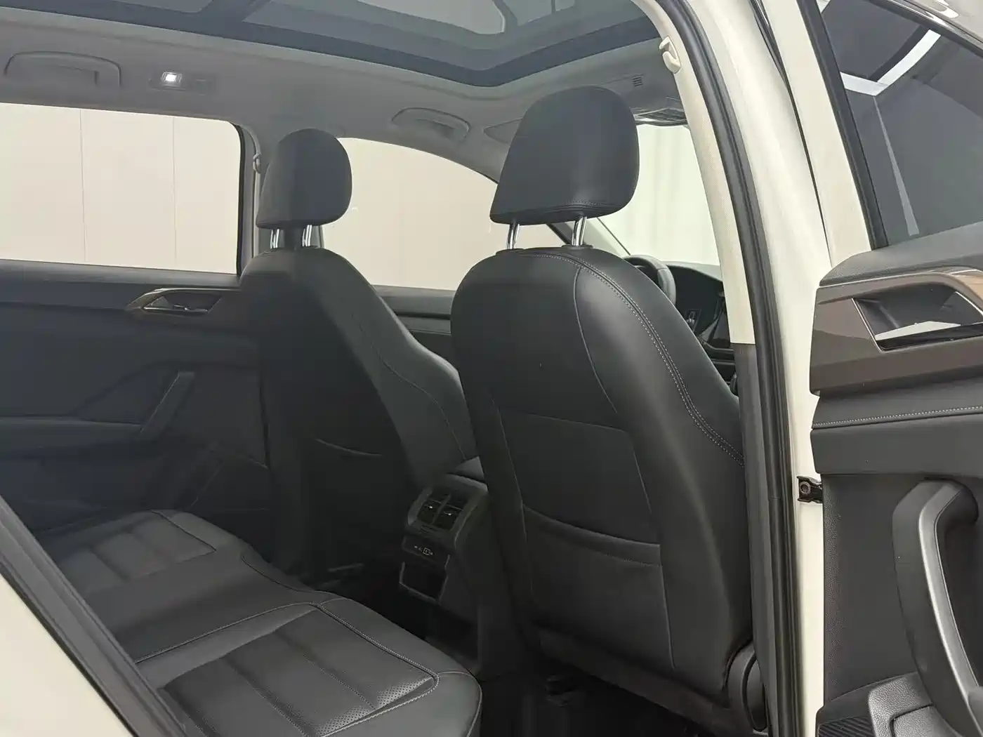 Volkswagen Tharu 2021 280TSI 2WD Luxury Plus фото 17