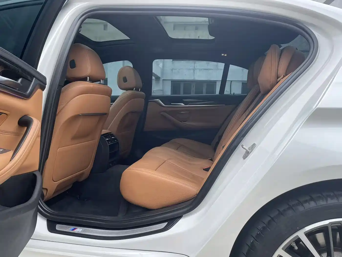BMW 5 Series 2019 530Li Leading M Sport Package фото 6
