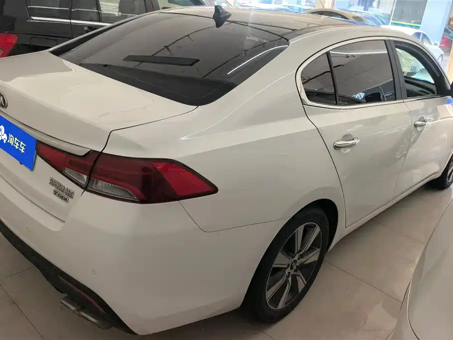 KIA K4