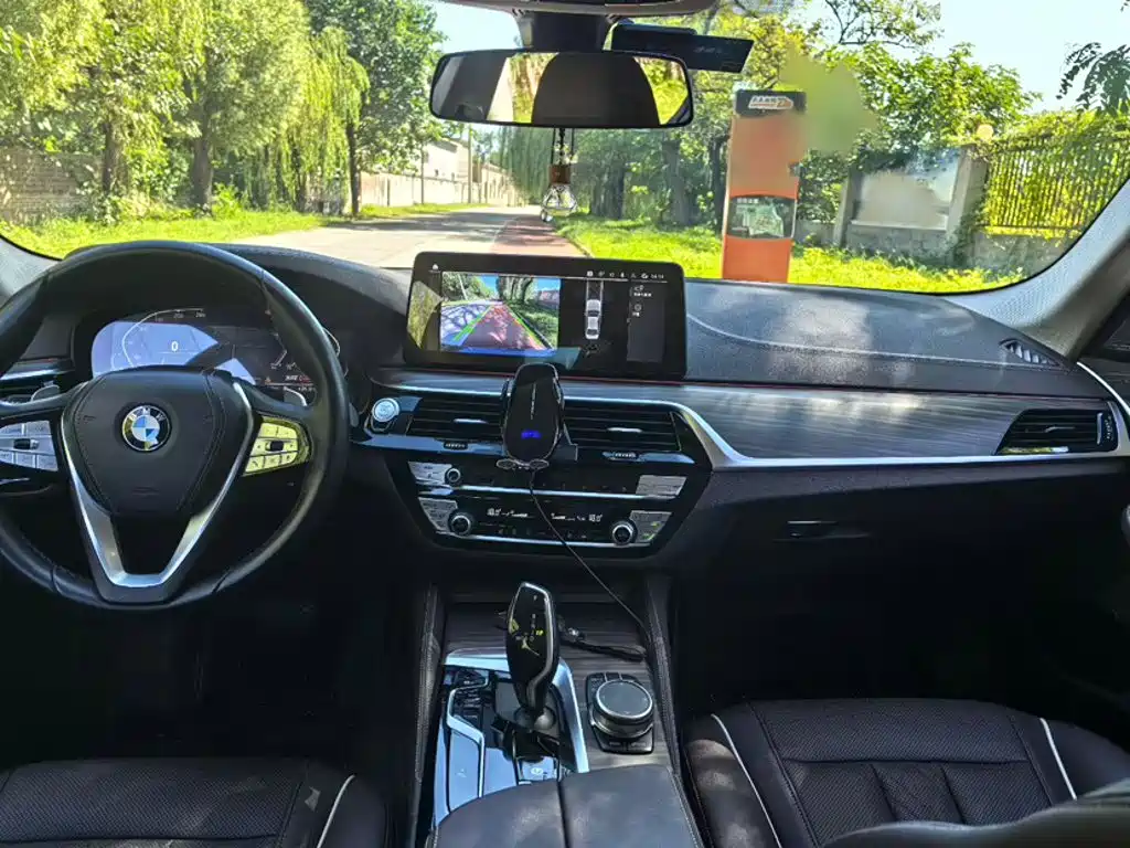 Photo 12 - BMW 5 Series
