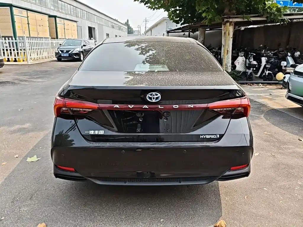 Фото 6 - Toyota Avalon