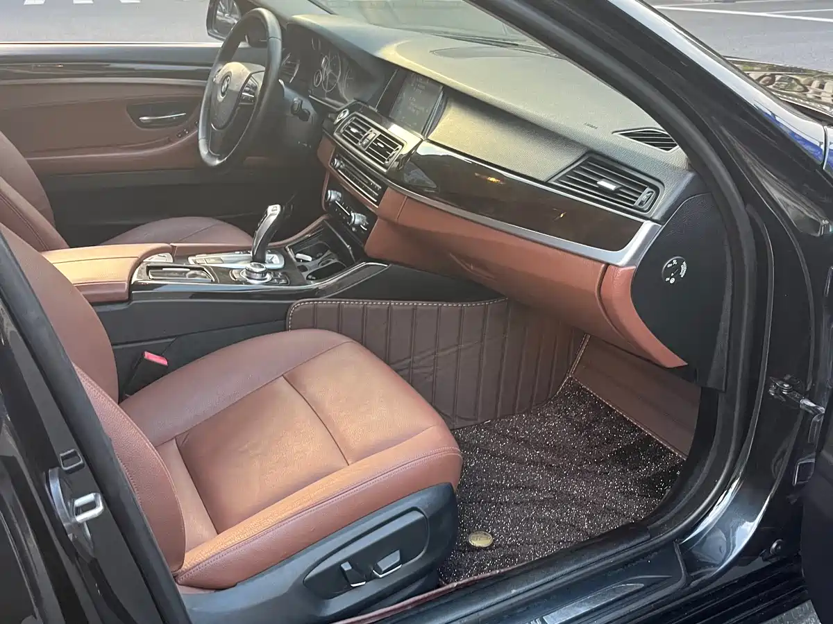 BMW 5 Series 2014 525Li Luxury Design Package фото 10