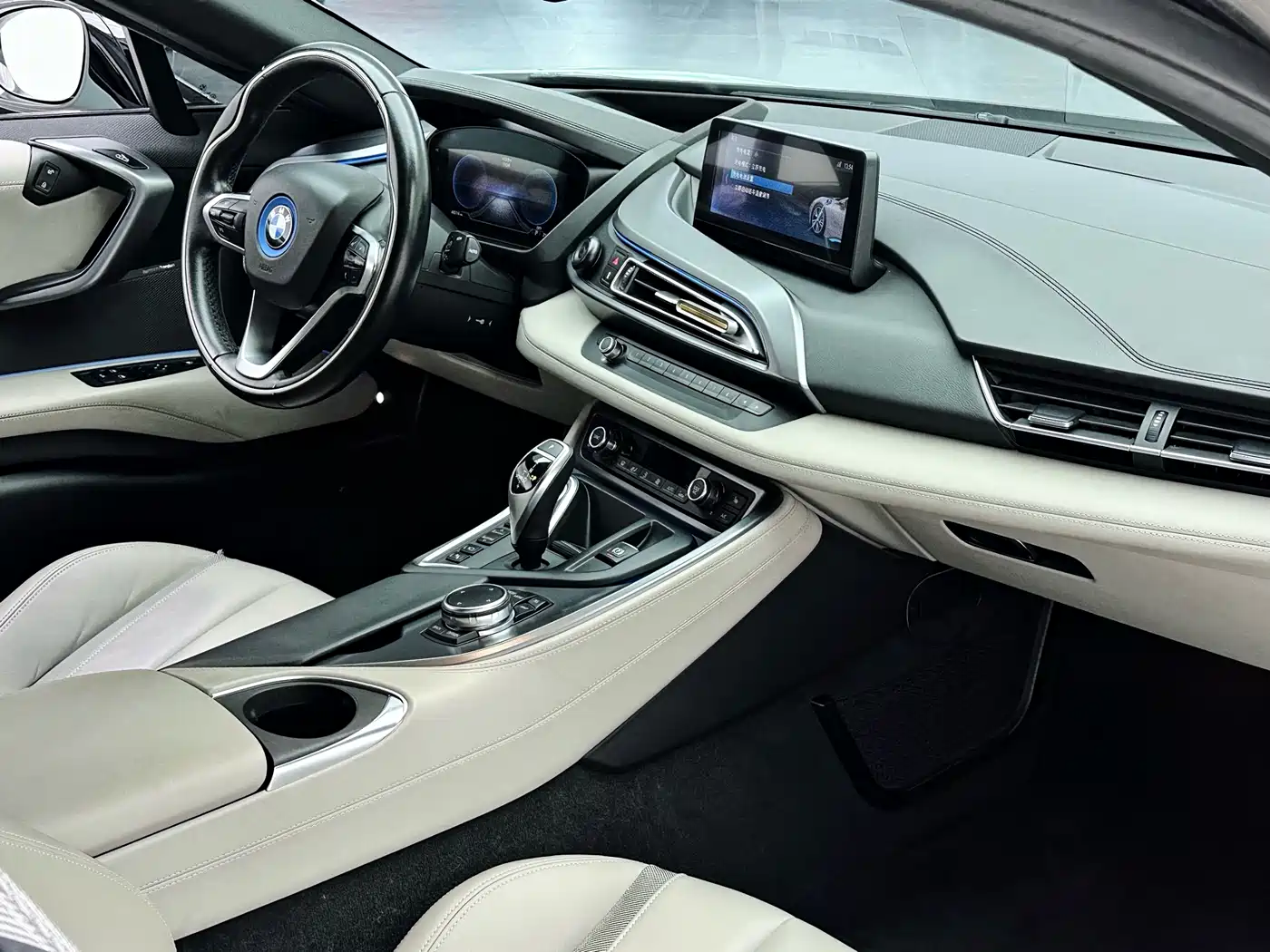 BMW i8 2014 Standard фото 19