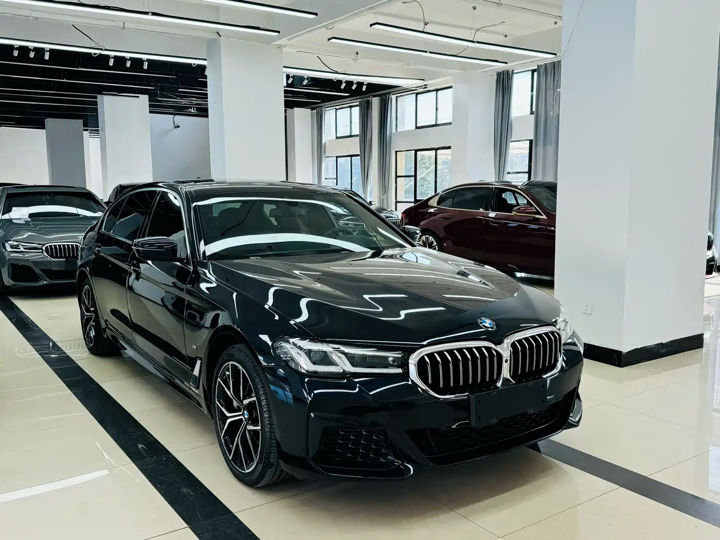 BMW 5 Series 2023 530Li Premium M Sport Package фото 3