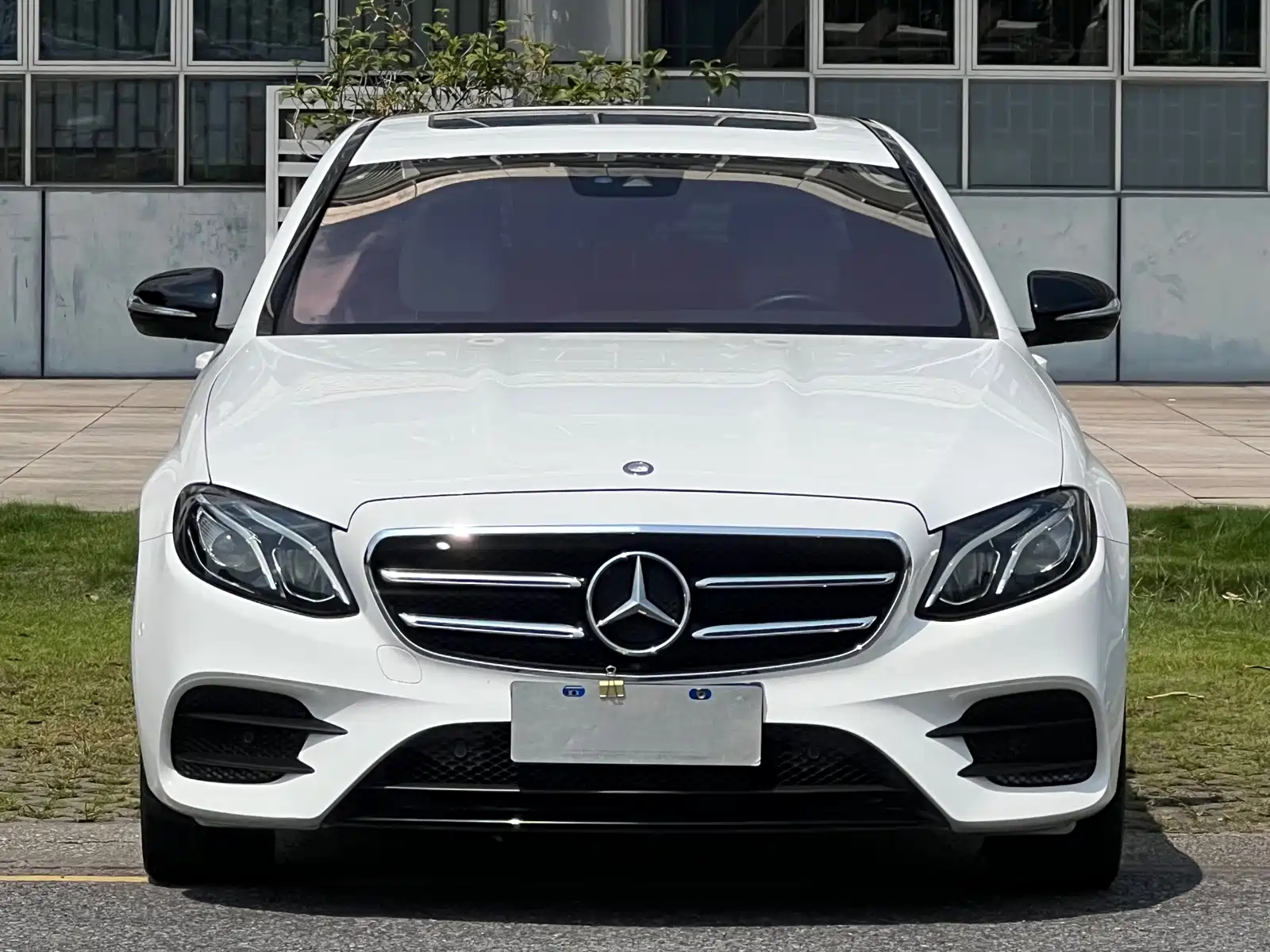 صورة 2 - Mercedes-Benz E-Class