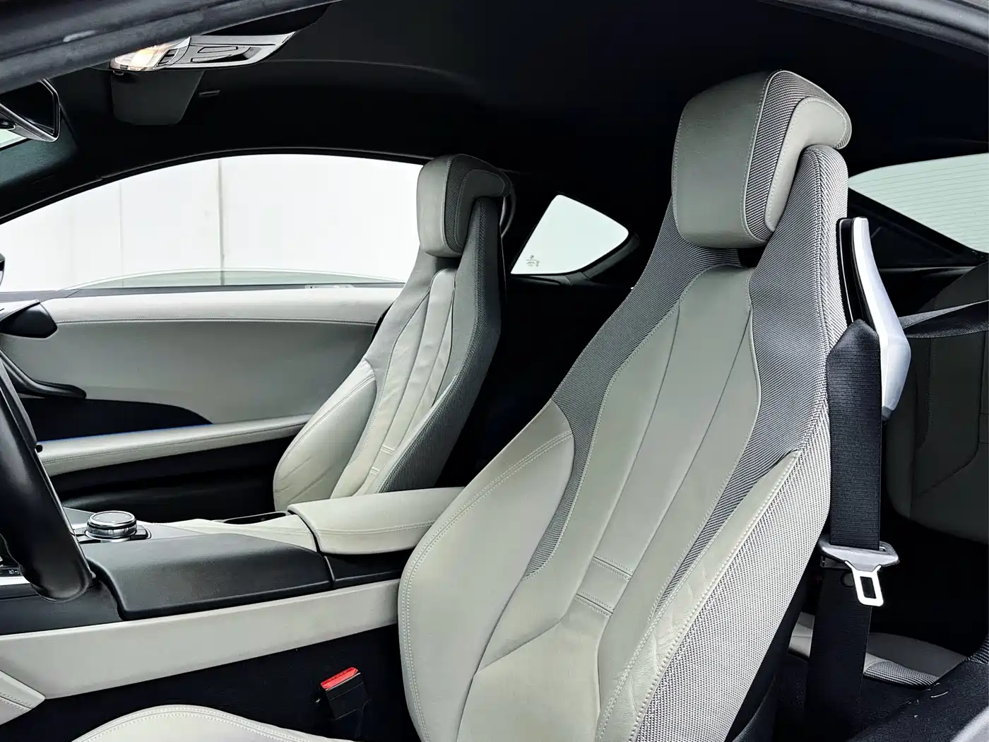 BMW i8 2014 Standard фото 17