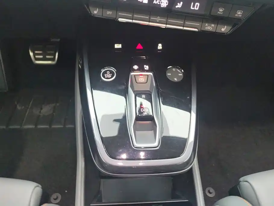 Photo 16 - Audi Q4 e-tron