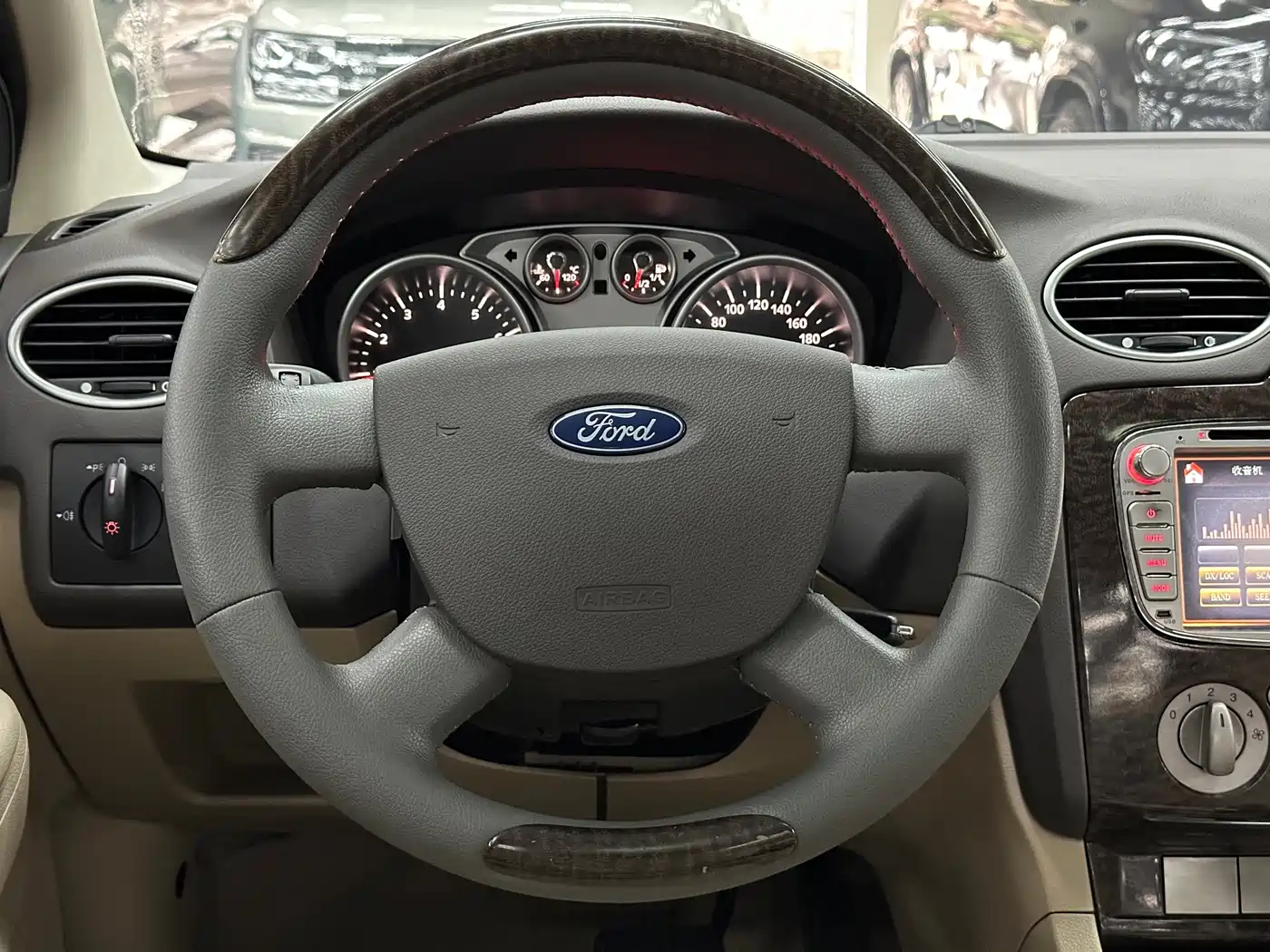 Фото 5 - Ford Focus