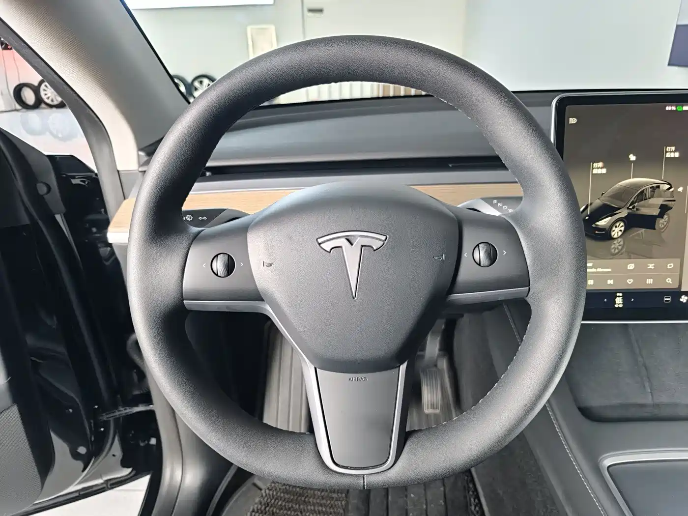 Фото 14 - Tesla Model Y