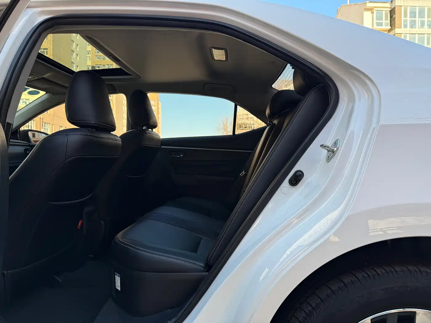 Toyota Corolla Twin Engine E+ 2019 1.8L E-CVT Leading Edition фото 13