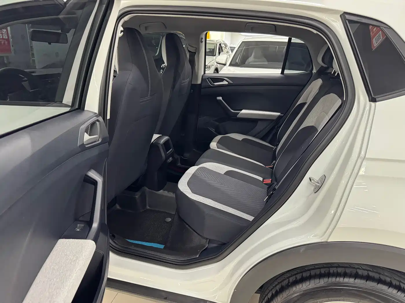 Volkswagen Tharu 2025 Model Rising Star 1.5L Advance Edition фото 8