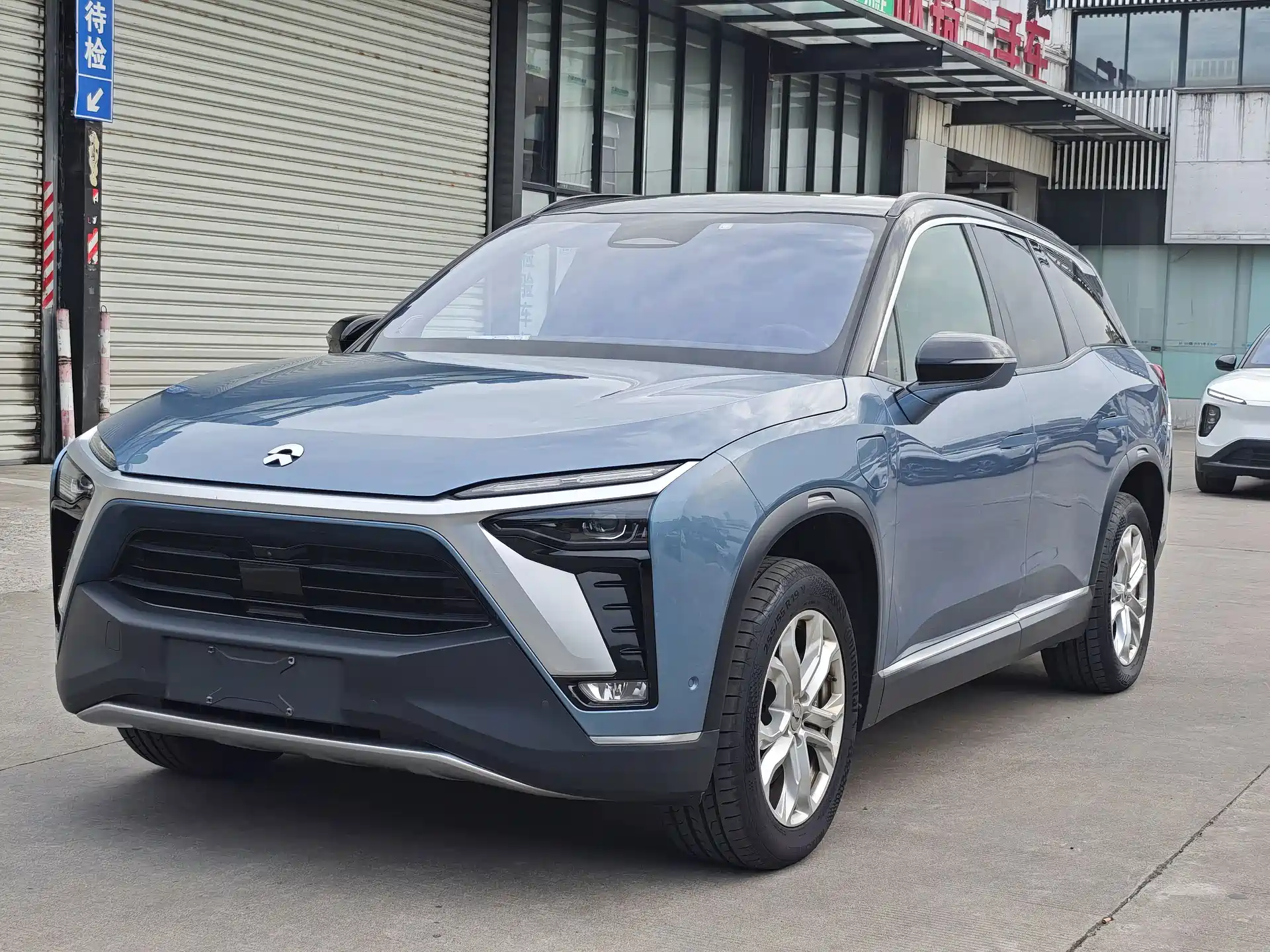 Фото 1 - NIO ES8