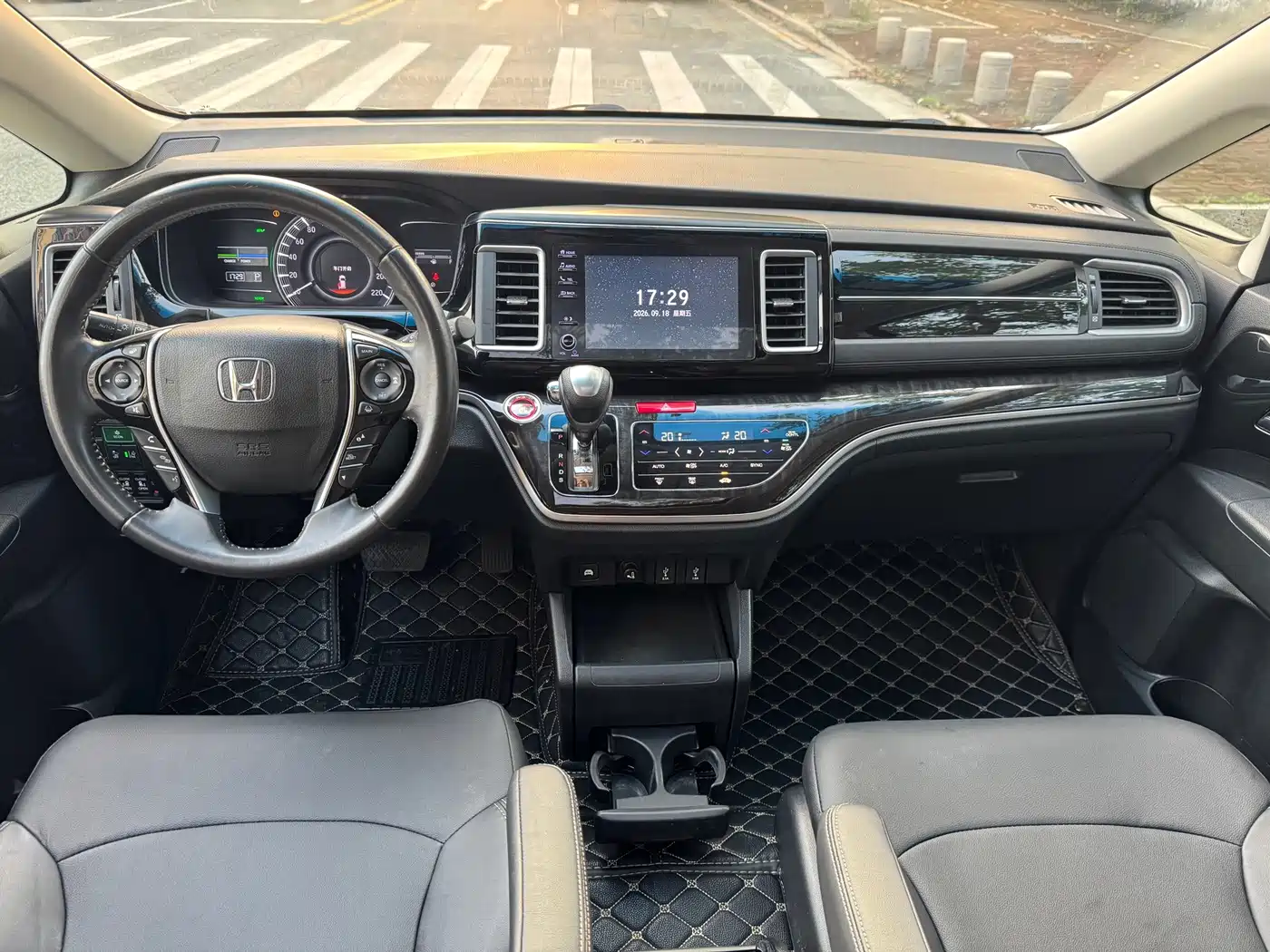 Фото 8 - Honda Elysion