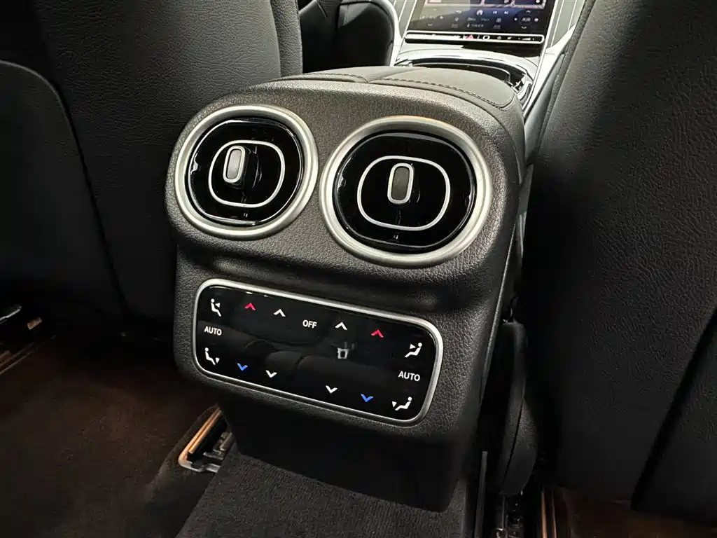 Mercedes-Benz GLC 2023 Facelift GLC 300 L 4MATIC Sport 5-Seater фото 24