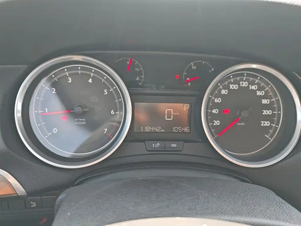 Peugeot 408 2015 Model 1.2T Automatic Luxury Edition фото 12