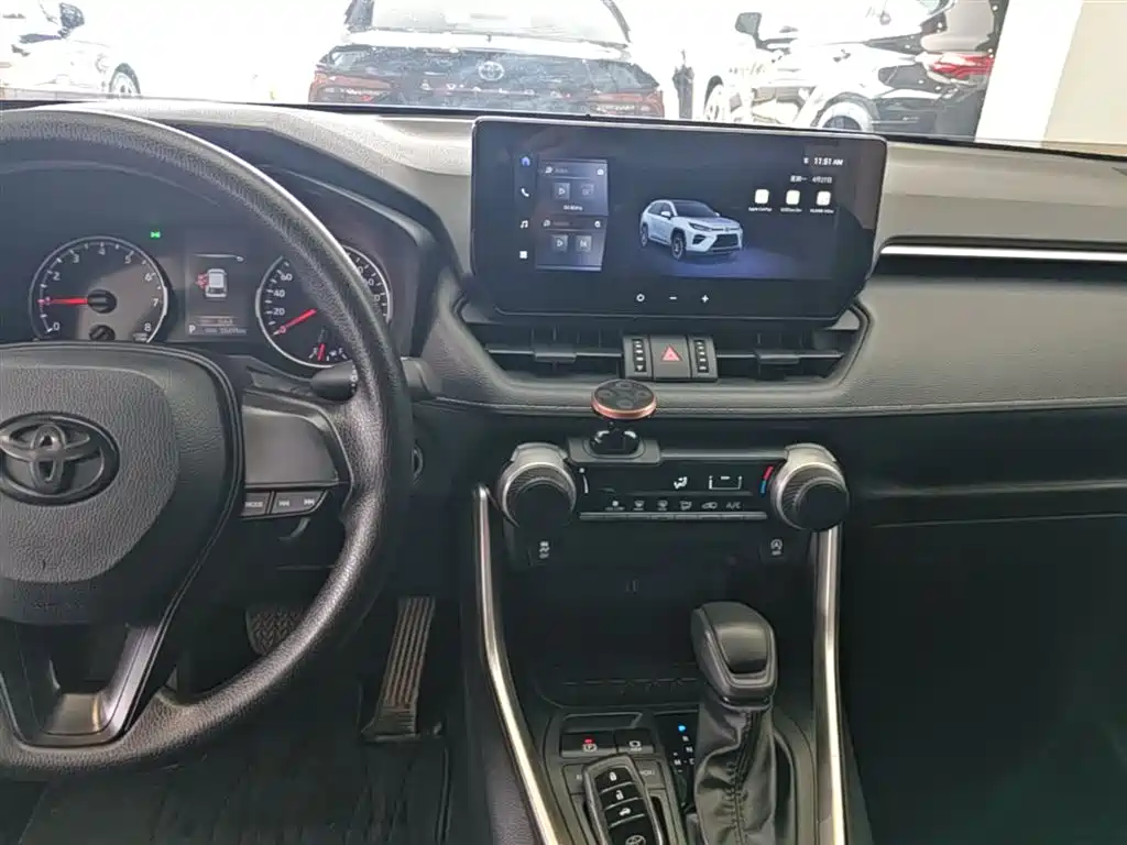 Toyota Wildlander 2023 2.0L CVT FWD LE фото 13