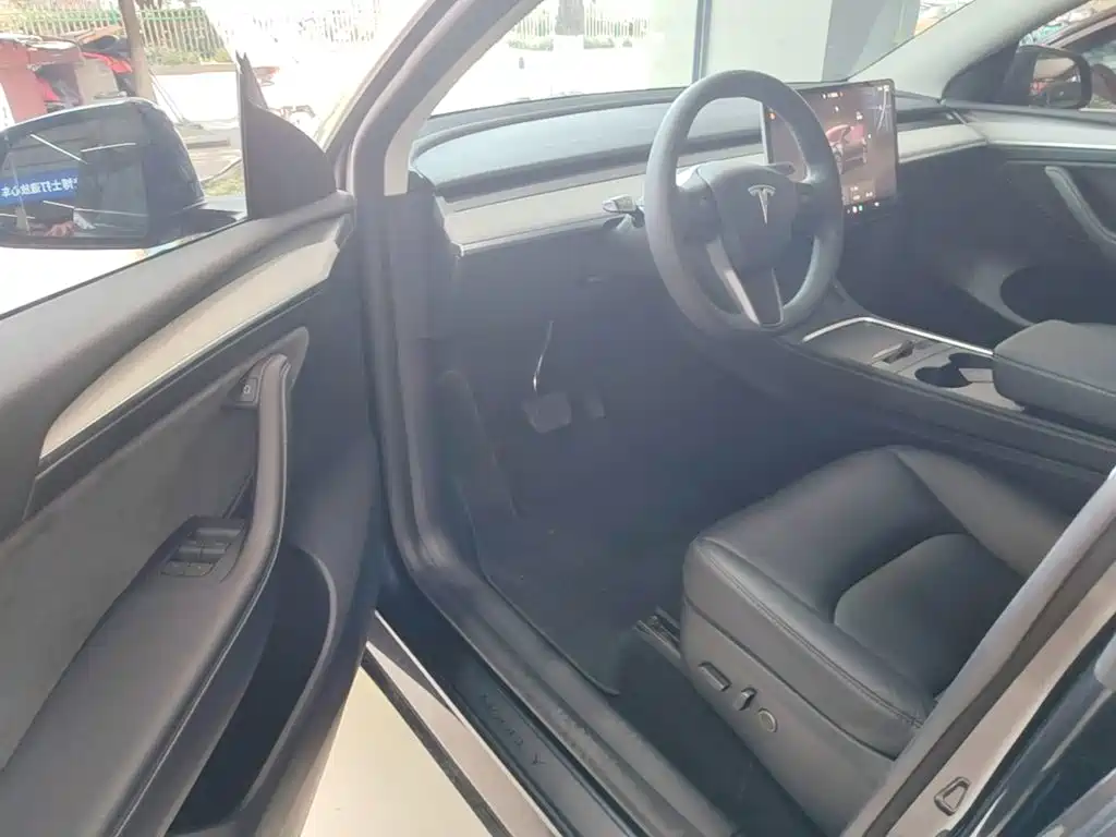 Tesla Model Y 2024 Rear-Wheel Drive Version 16