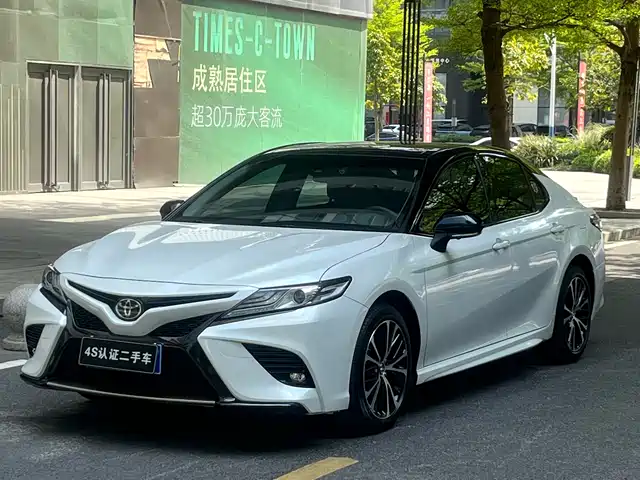 TOYOTA CAMRY