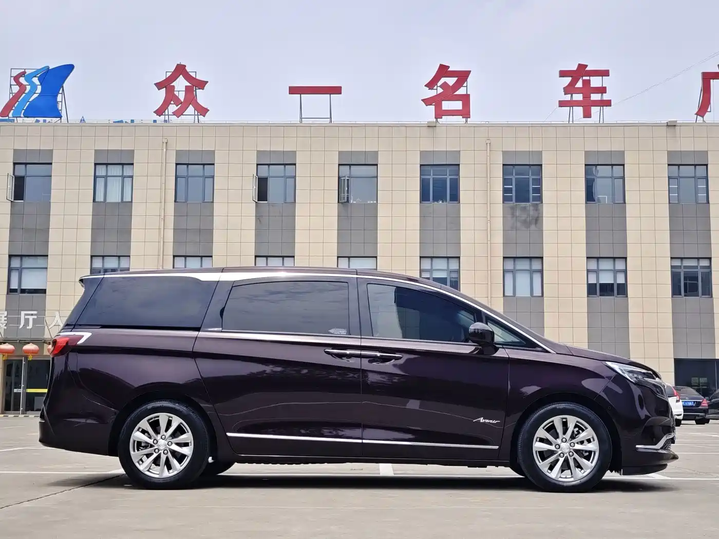 Фото 4 - Buick GL8