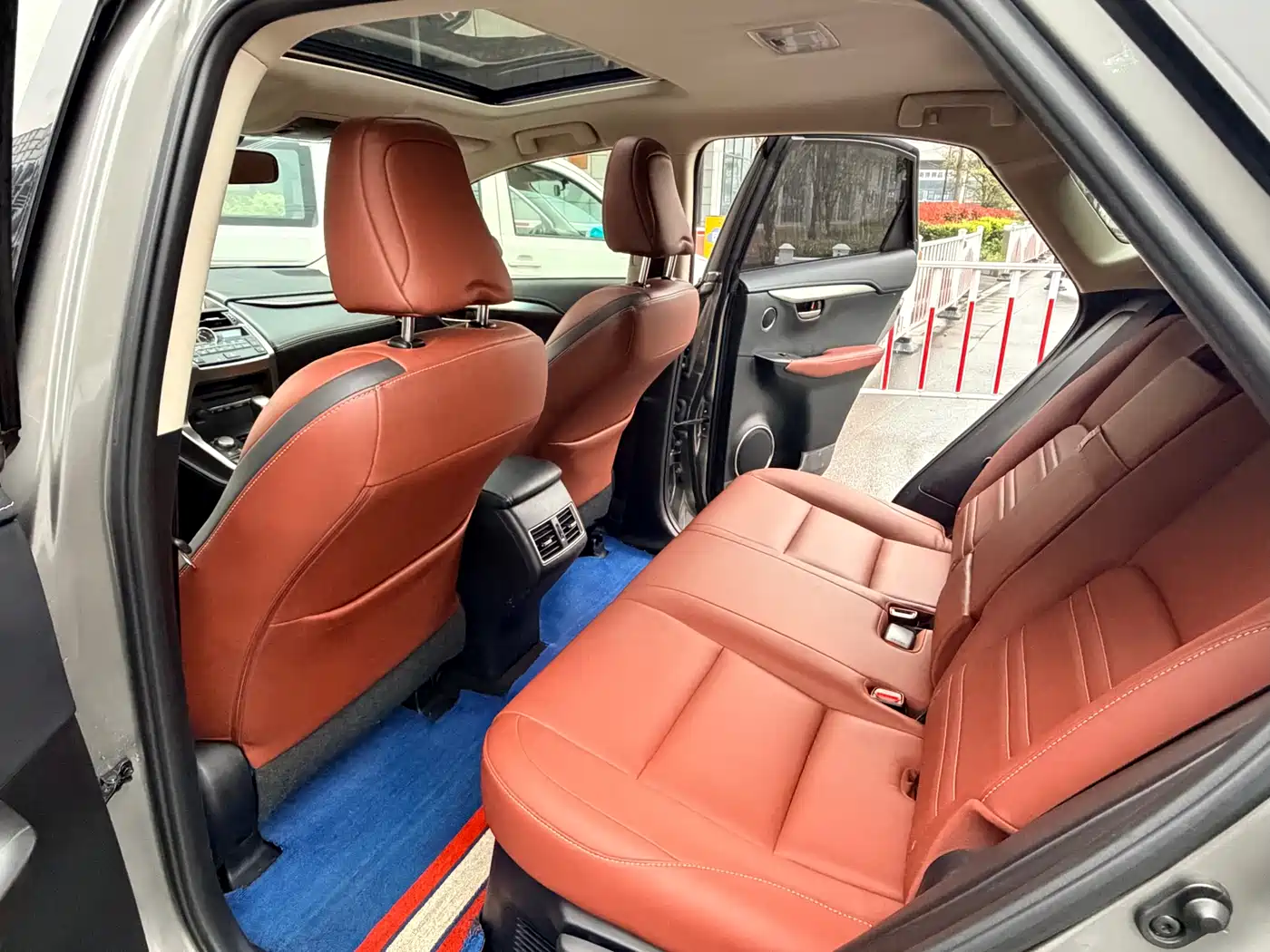 Lexus NX 2015 300h FWD Luxury фото 8