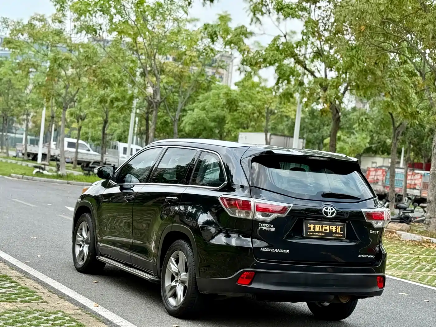 TOYOTA HIGHLANDER