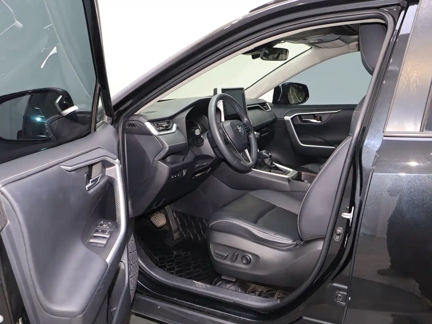 Toyota RAV4 Rongfang 2020 2.0L CVT 2WD Fashion PLUS фото 9