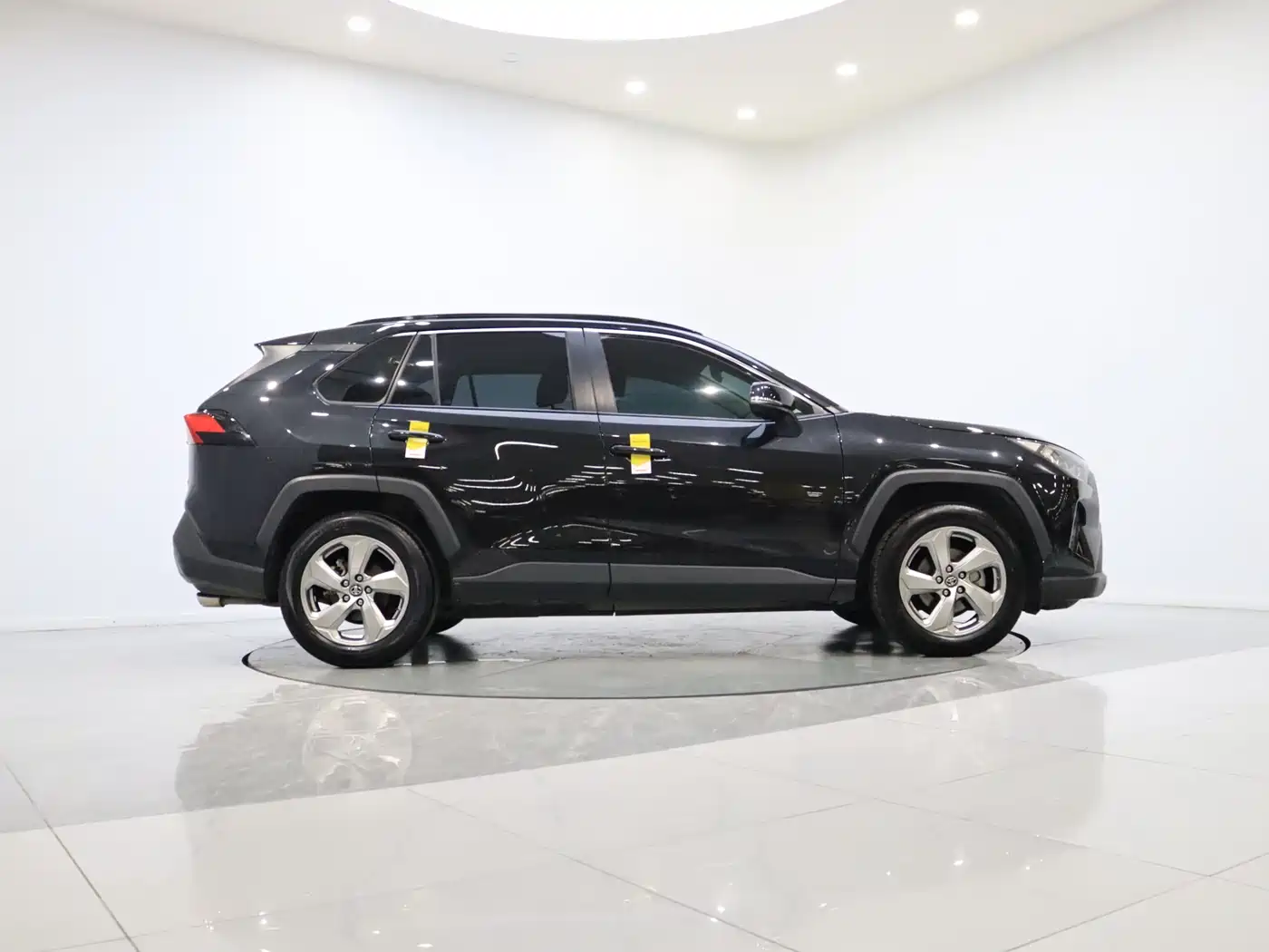 Toyota RAV4 Rongfang 2020 2.0L CVT 2WD Fashion PLUS фото 3