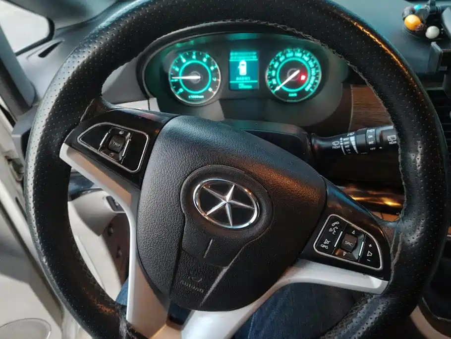 JAC Refine M5 2014 2014 Color Tour 2.0T Gasoline Manual Business