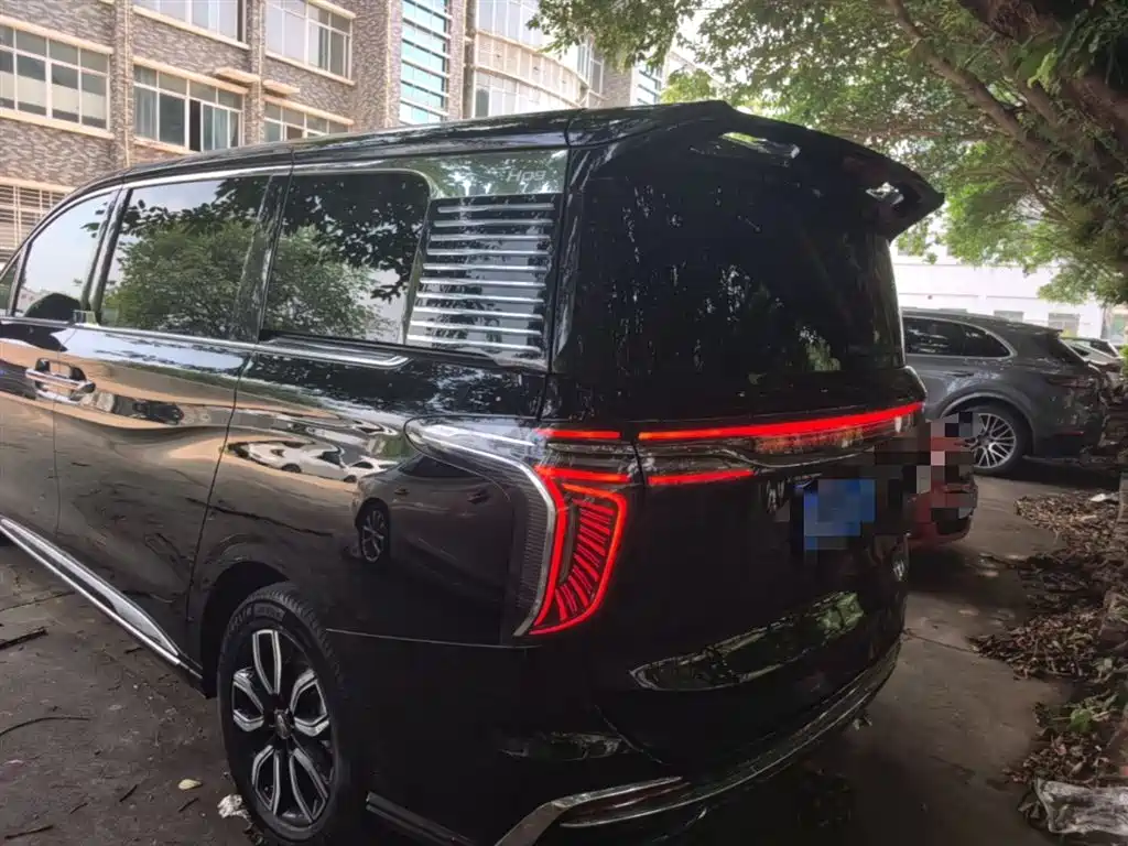 Hongqi HQ9 2023 2.0T Smart Connect Flag Enjoy Edition фото 5