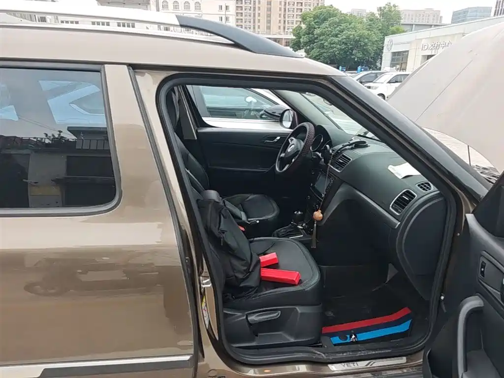Škoda Yeti 2014 1.4TSI DSG Polar фото 11