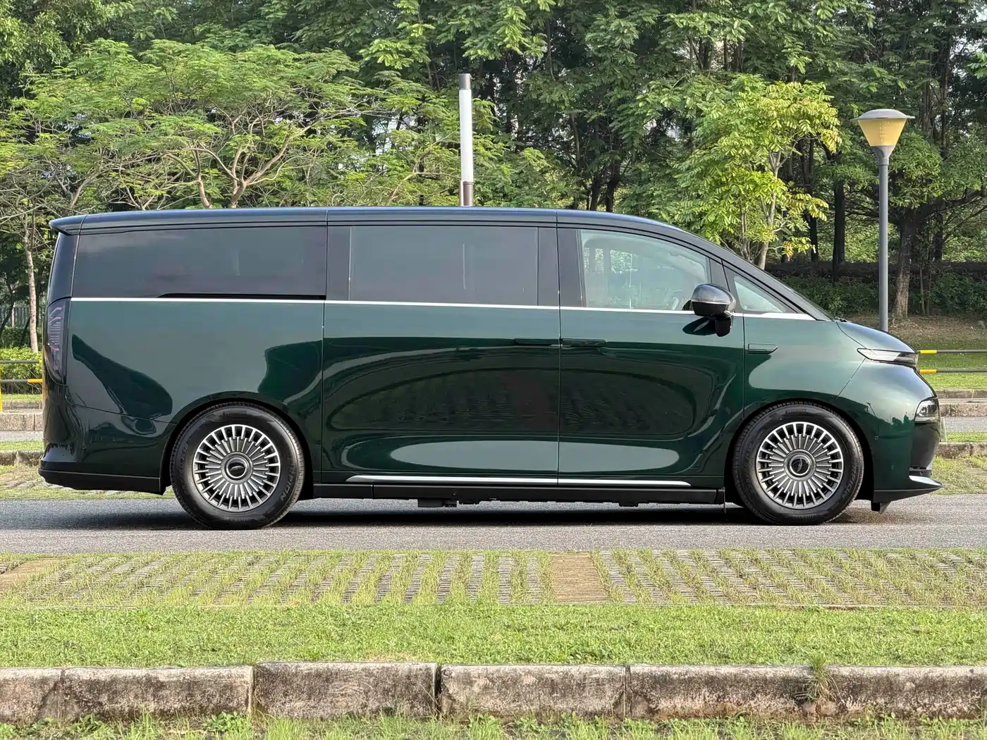 Geely Galaxy Yizhen L380 2025 Model 805km Flagship Edition AWD фото 10
