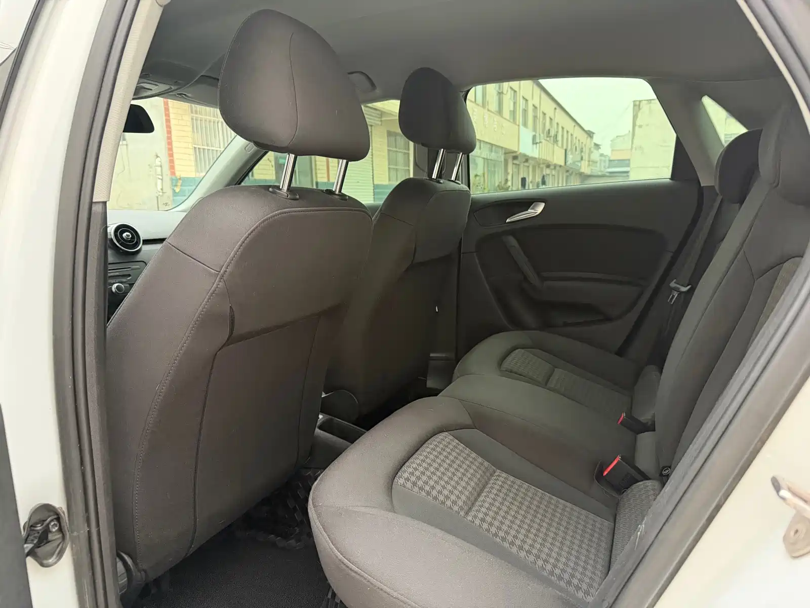 Фото 5 - Audi A1