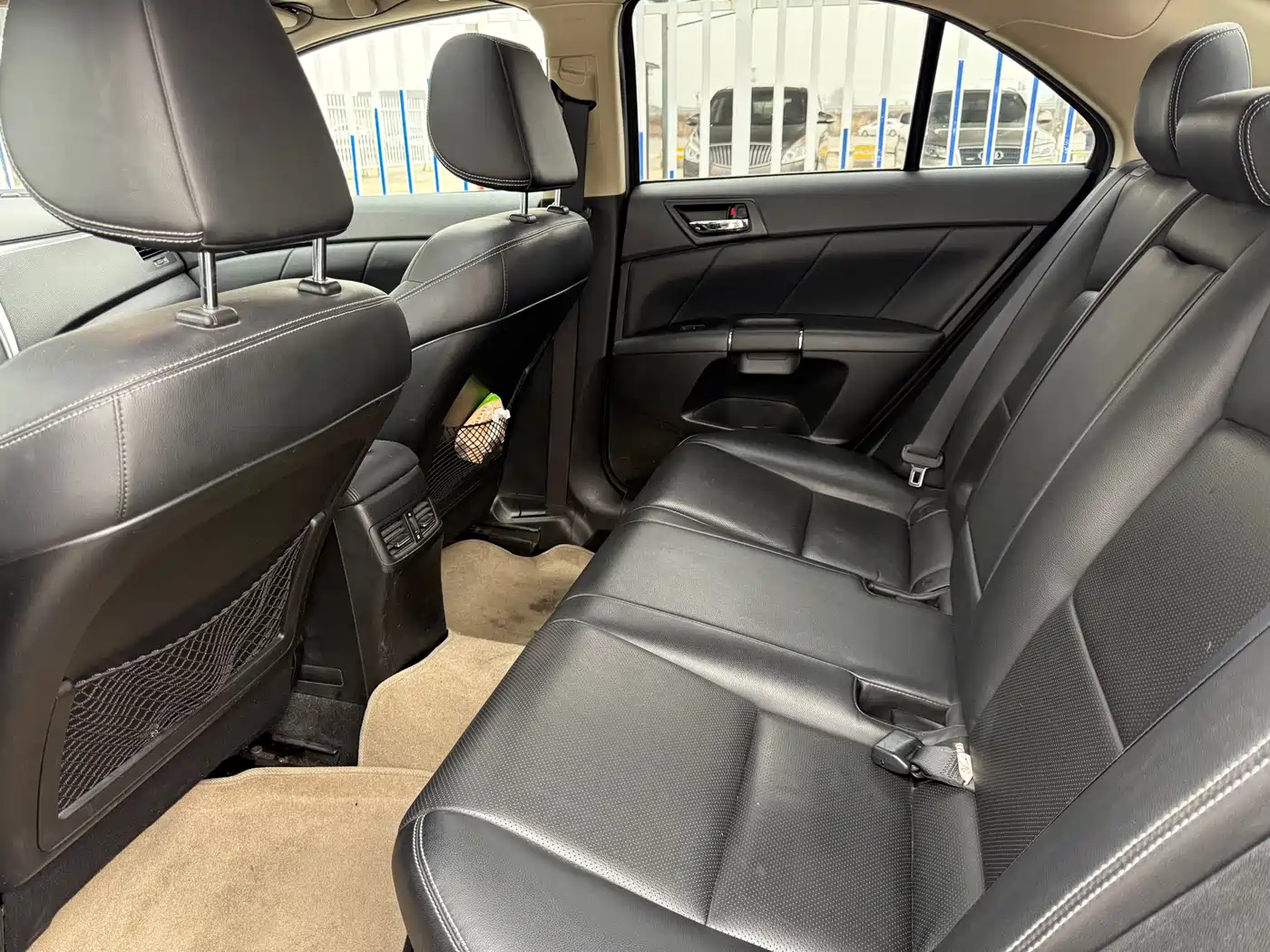 Suzuki Kizashi 2010 2.4L 4WD Sport Navigation фото 8
