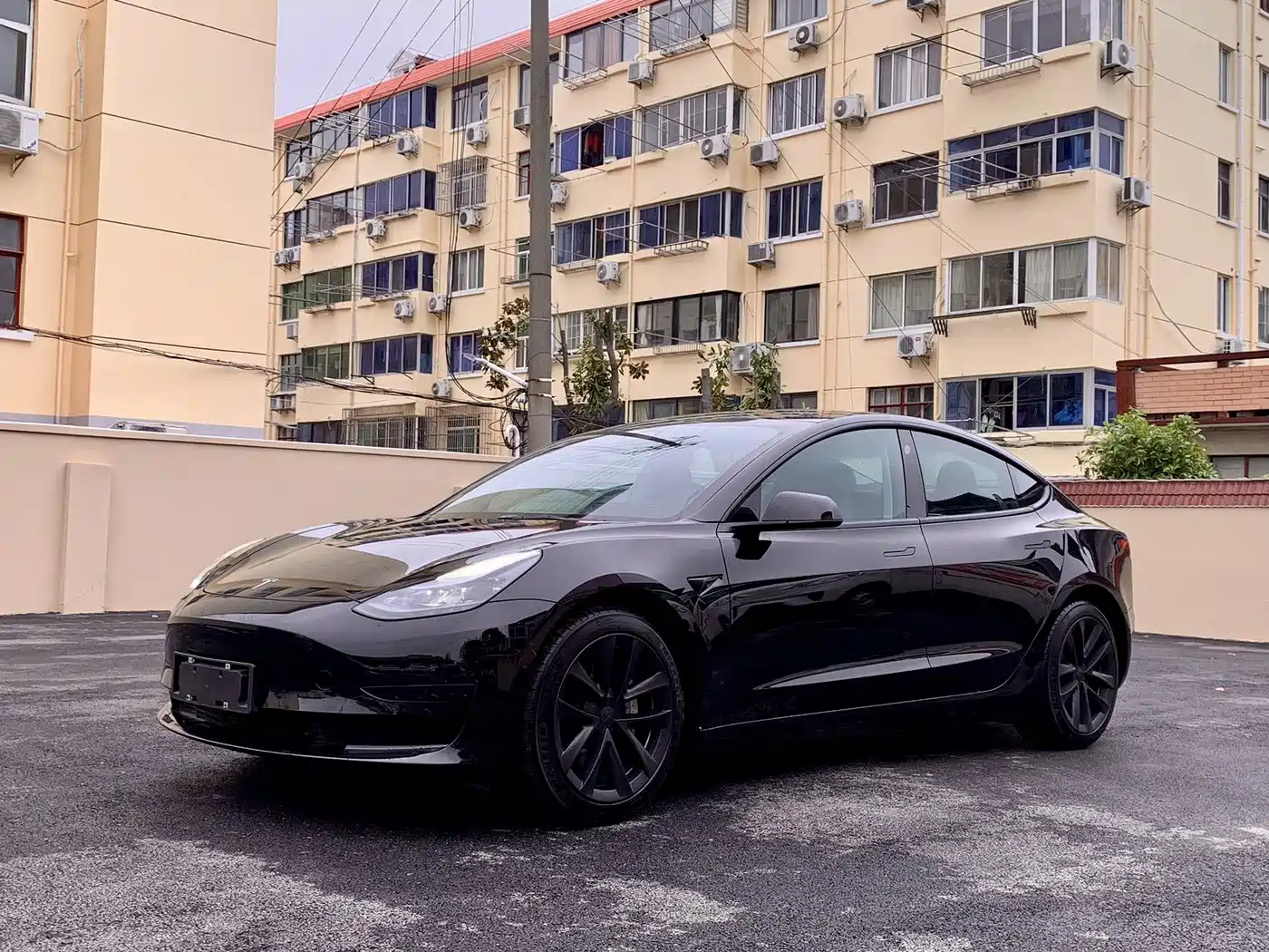 TESLA MODEL 3