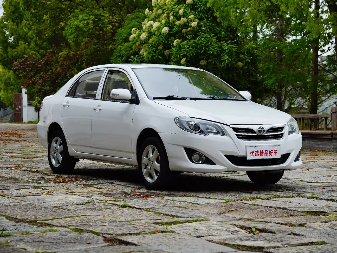 Toyota Corolla 2013 1.6L Automatic Luxury фото 3