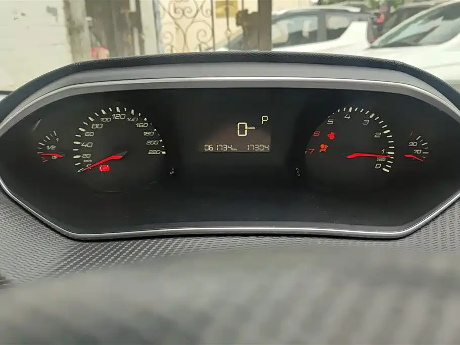 Peugeot 308 2018 1.6L Auto Luxury Edition фото 14