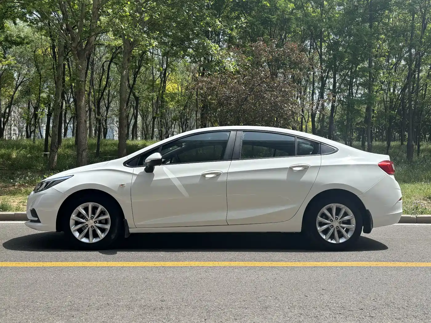 Chevrolet Cruze 2017 1.5L Automatic Pioneer Sunroof фото 3