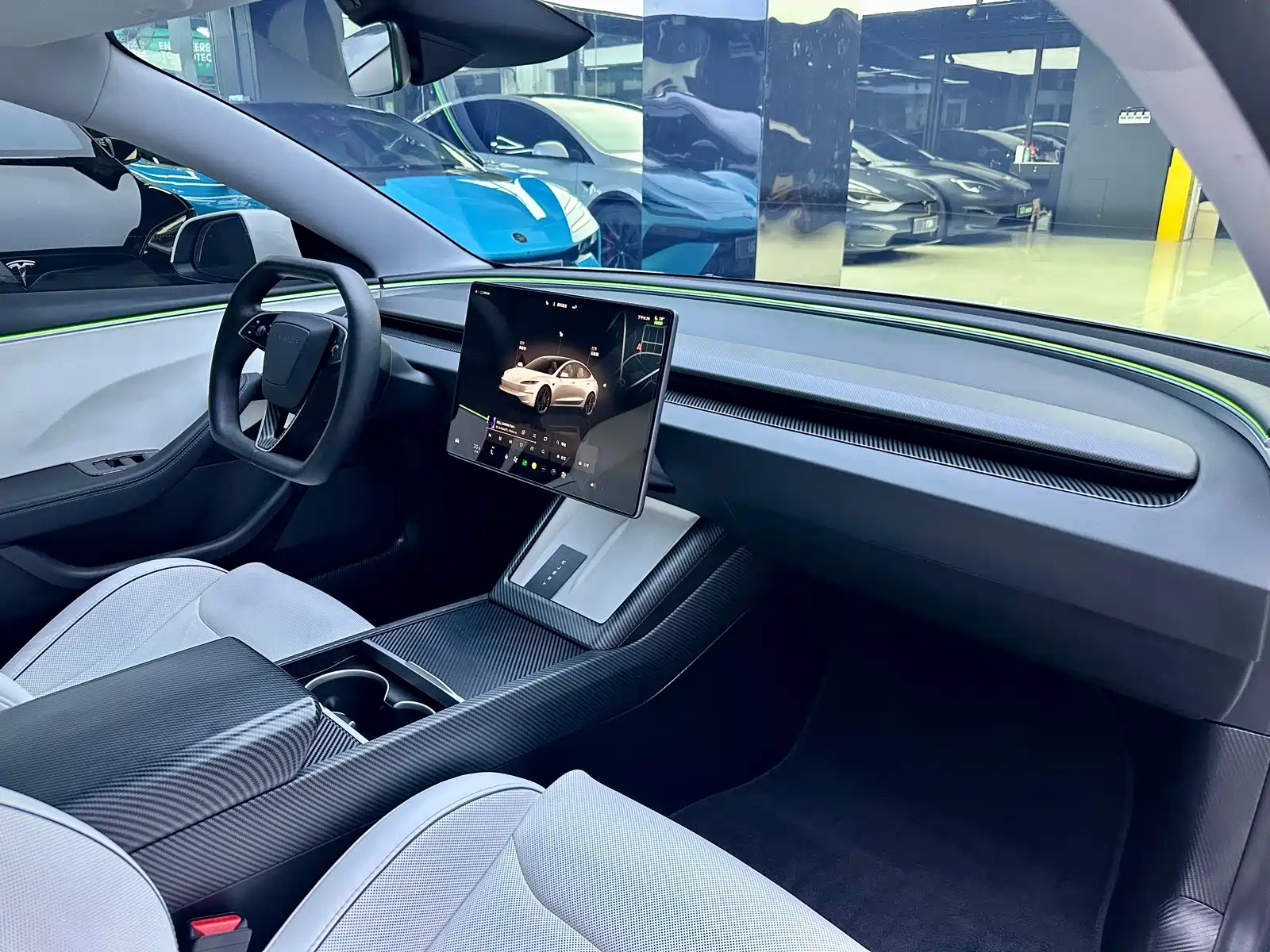 Фото 14 - Tesla Model 3