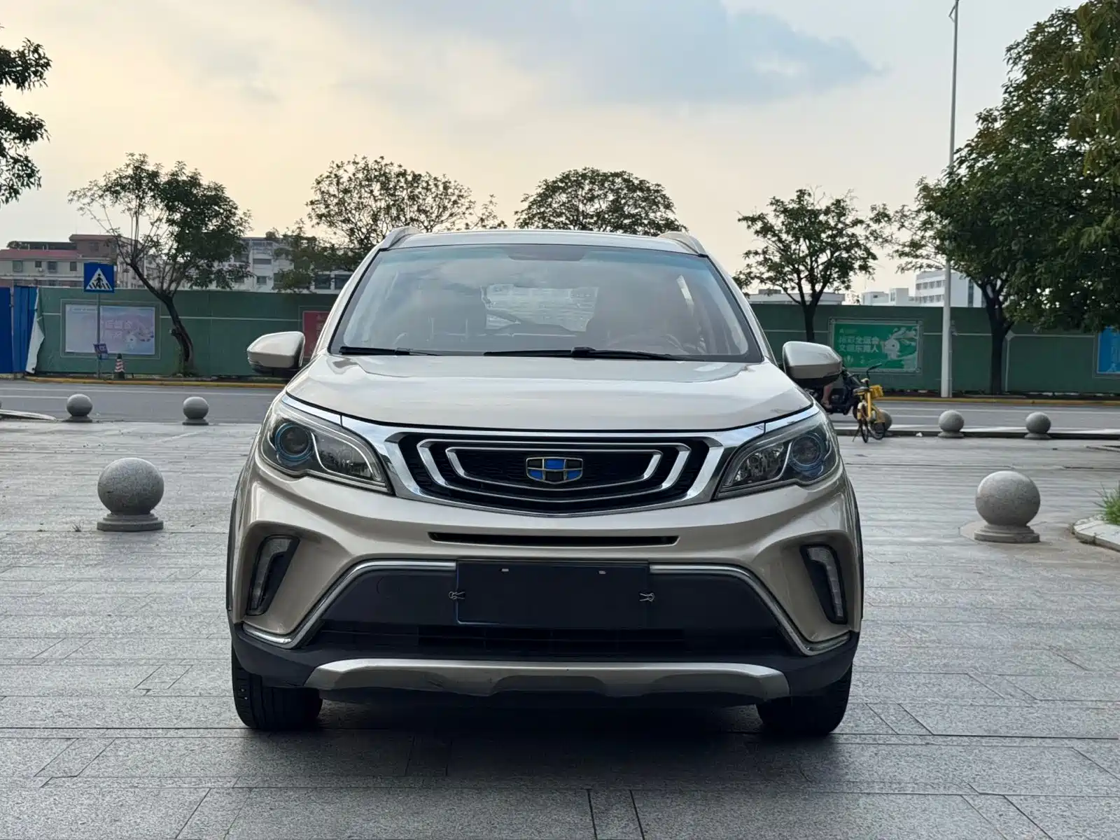 Фото 2 - Geely Vision X3